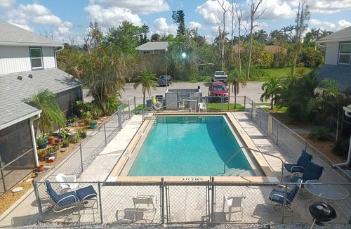 Truckland House | The Beach by swflorida-villas, cozy2-bedroom town house in Fort Myers with pool