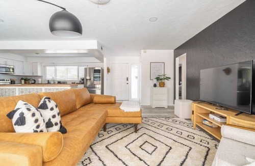 Kensington Park House | The Black Swan | Private Pool + Outdoor Dining