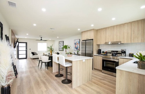 East Naples House | ` The Black Vanilla ` Luxe Retreat Sauna, Cold Plunge & Pure Relaxation