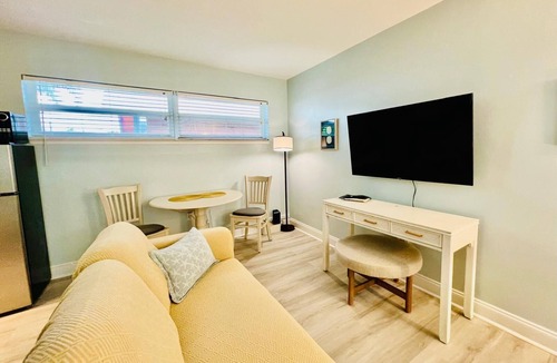 Lake Worth Apartment | The Blue Tortuga 3 - 1 BR apartment