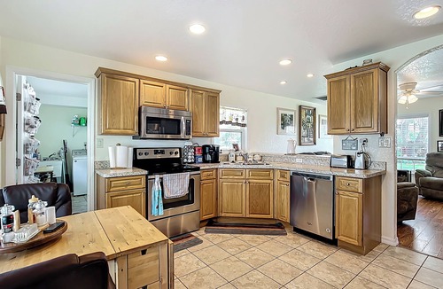 Florida South Atlantic Coast House | 'The Bradley' Cozy 3 BR in charming Frostproof. Pool. Public boat ramp. Quiet.