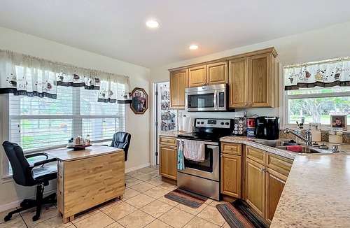 Florida South Atlantic Coast House | 'The Bradley' Cozy 3 BR in charming Frostproof. Pool. Public boat ramp. Quiet.
