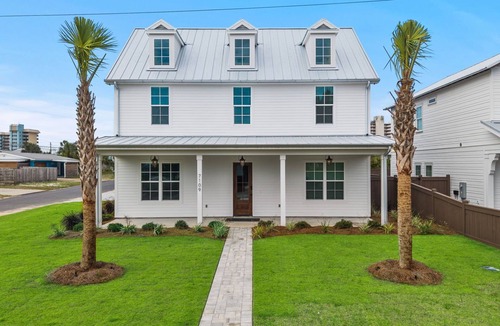 Holiday Beach House | The Caddyshack PCB/4BR w/Private pool, Putting Green, Theater + Full Golf Sim