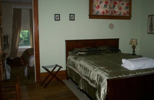 Towanda Bed & Breakfast | The Carl at Victorian Charm Inn