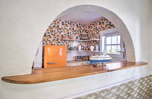West Palm Beach Villa | The Citrus Cottage, Sleeps 16! Heated Saltwater Pool, Fire Pit! Fabulous Decor!