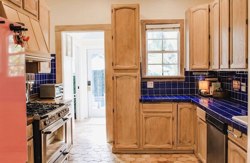 West Palm Beach Villa | The Citrus Cottage, Sleeps 16! Heated Saltwater Pool, Fire Pit! Fabulous Decor!