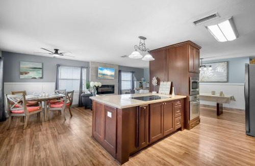 Naples Park Villa | The Club at Naples Park Pool, Bocce & Putting Green