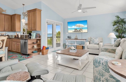 Sugarloaf Shores House | *THE COMMODORE’S REFUGE @ SUGARLOAF KEY* Pool & Pickleball + LAST KEY SERVICES