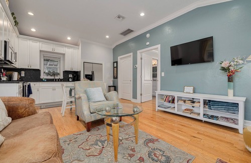 Downtown Dunedin Cottage | The Cook Cottage sleeps 4 in Dunedin