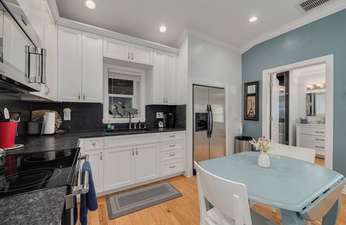 Downtown Dunedin Cottage | The Cook Cottage sleeps 4 in Dunedin