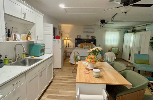 Lakeland Cottage | The Cozy Cottage 1 bedroom plus studio bed and 2 bathrooms in charming Lakeland