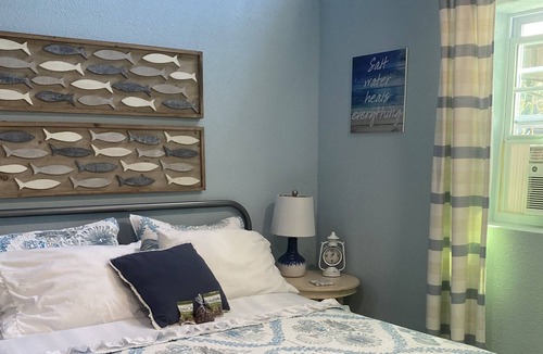 Historic Kenwood Cottage | The Cozy Cottage