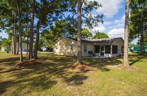 Sebastian Highlands House | The Dahl House in Sebastian, just minutes to the Indian river and Wabasso Beach.