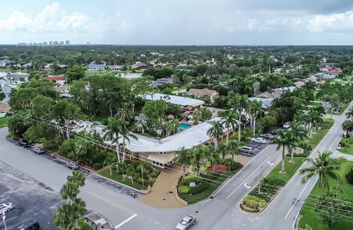 Palm River Estates Hotel | The Fairways Inn of Naples
