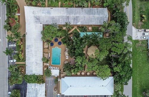 Palm River Estates Hotel | The Fairways Inn of Naples