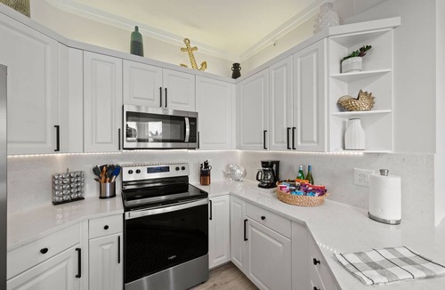 Vanderbilt Beach Condo | The Fitz - Stylish 3Br, 2Ba with pool. Walk to beach. Great views.