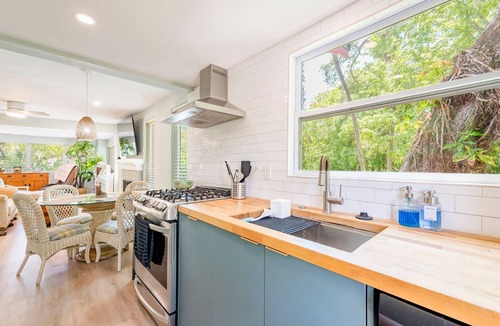 Bayou Oaks Cottage | The Flamingo House - Sarasota