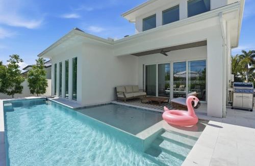 Naples Park House | The Flamingo Retreat - Resort Pool - Walk to Beach