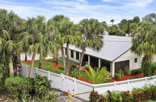 Fort Pierce House | The golden palm by the river