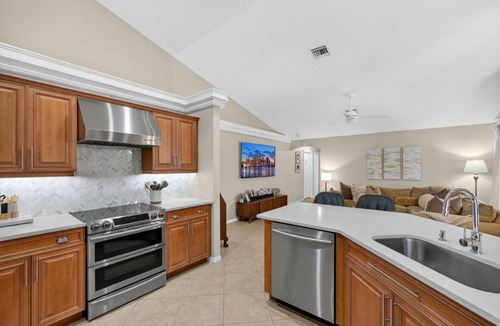 Port Saint Lucie House | The Grande Oasis: Tiki-Hut; Pool & Hot Tub; Summer Kitchen; Perfectly Maintained