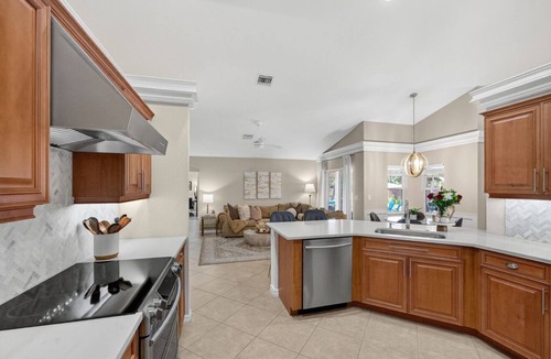 Port Saint Lucie House | The Grande Oasis: Tiki-Hut; Pool & Hot Tub; Summer Kitchen; Perfectly Maintained