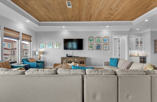 Pensacola Beach House | 🌊 The Great Escape | Sleeps 22 w/Gulf Views, Private Pool, + Crow's Nest 🏖️