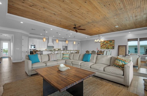 Pensacola Beach House | 🌊 The Great Escape | Sleeps 22 w/Gulf Views, Private Pool, + Crow's Nest 🏖️