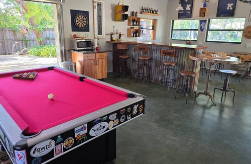 United Central House | The GREAT ESCAPE! Private pool&hot tub 3BR/2.5 bath outdoor shower & sports bar