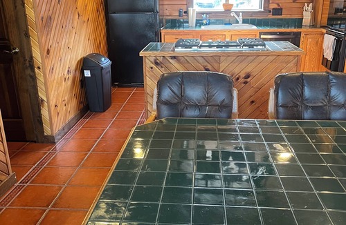 Hesston Cabin | The Hawn Hideaway-3 mi to Seven Points Marina, sleeps 12