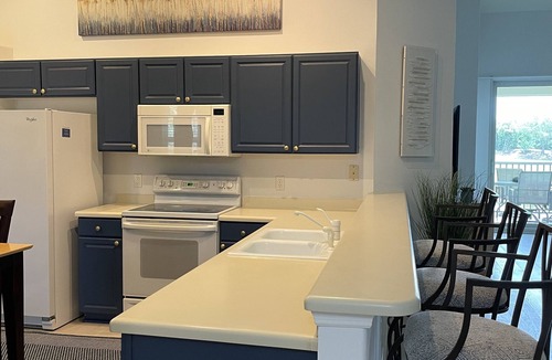 Bonita Springs Condo | "The Hidden Gem" in Spring Run offers golf, tennis, pool & restaurants!