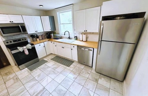 Thomas Square House | The Historic Darling House + Hot tub in Downtown Savannah! Great for Groups!