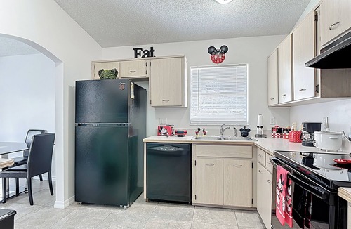 Indian Wells House | The Mickey House – Cozy 2-Bedroom Retreat Minutes from Disney + AC