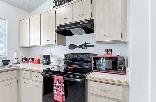 Indian Wells House | The Mickey House – Cozy 2-Bedroom Retreat Minutes from Disney + AC