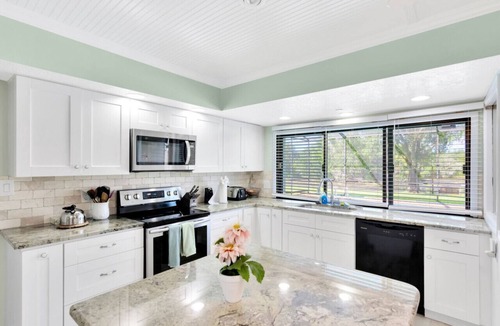 Lakeview Village House | The Oak house. HEATED Pool. Waterfront. Fire pit. Swings