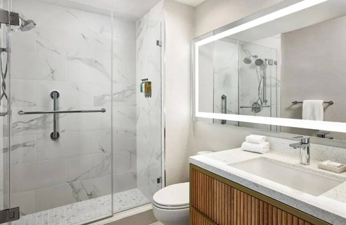 Marathon Hotel | The Perfect Place to Relax and Recharge! Outdoor Pool, Near Pigeon Key!