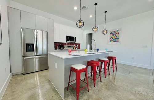 East Naples House | The Pickleball Haven of Naples - Gray Supreme