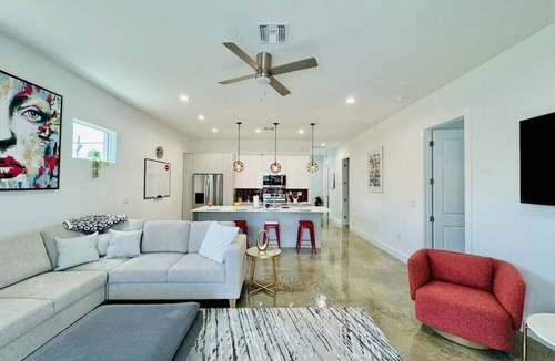 East Naples House | The Pickleball Haven of Naples - Gray Supreme