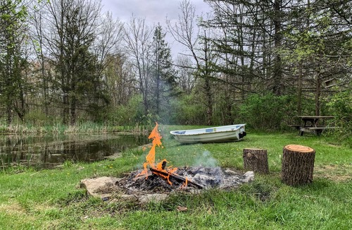 Hamburg House | The Pond Getaway