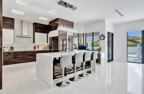 Tamiami House | The Rainbow