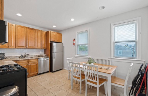 Bayonne House | The Rainforest II | Sleeps 16 | 20m to NYC | FREE street Parking