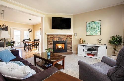Skyland House | The Romantic Hickory Cottage