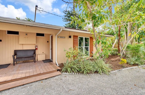 Sanibel Cottage | The Rosella-Great value on Sanibel! Walk to dining, shops and The Lighthouse-on Historic East End!