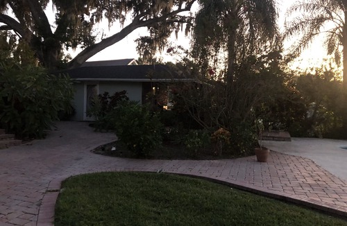 Winter Haven Cottage | The Russell Lake House
