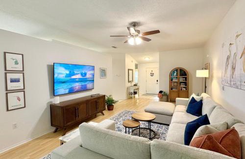 Bradenton House | The Salty Pelican