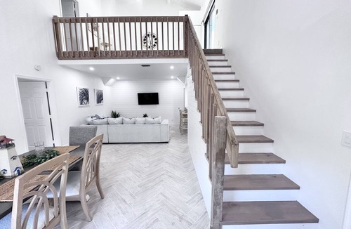 Jupiter Condo | The Sand Castle - WALK TO BEACH!