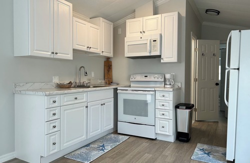 Iona Cottage | The Sanibel Sunshine Cottage