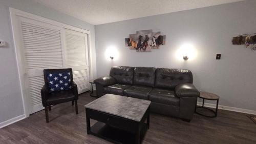 River Ranch Apartment | The Shady Porch 1BR Cottage at Westgate 303
