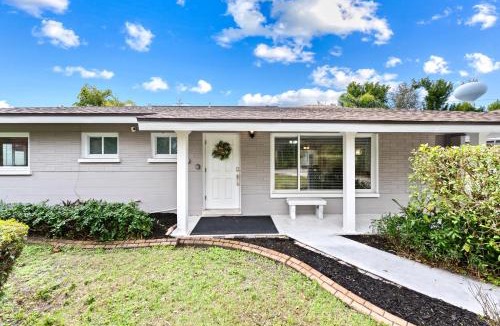 Gulf Gate Estates House | The Siesta Shortcut | Spacious Pool Home Minutes to Siesta Key Beach