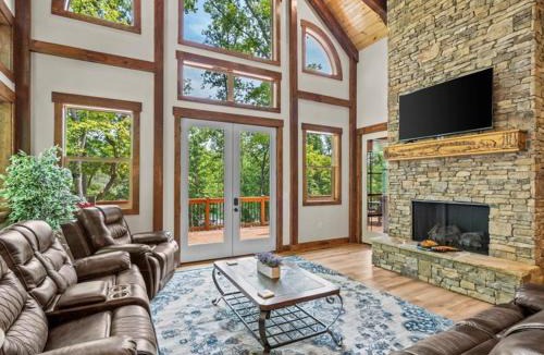 West Union House | The Starling Bear Den on Lake Keowee