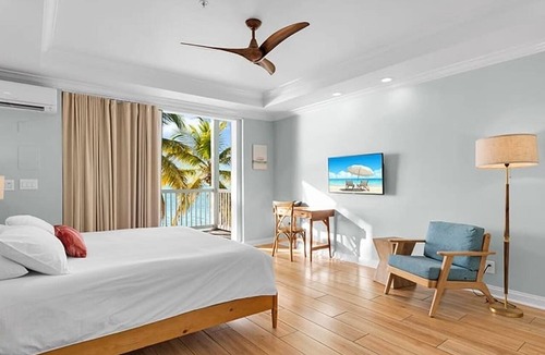 Long Key Hotel | The Stay You’ve Been Looking For! Balcony, Outdoor Pool, Pets Are Welcome!